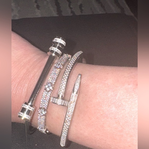 Exquisite 18k White Gold plated Four-Leaf Flower Hinged Rhinestone bangle 16” - Picture 16 of 16